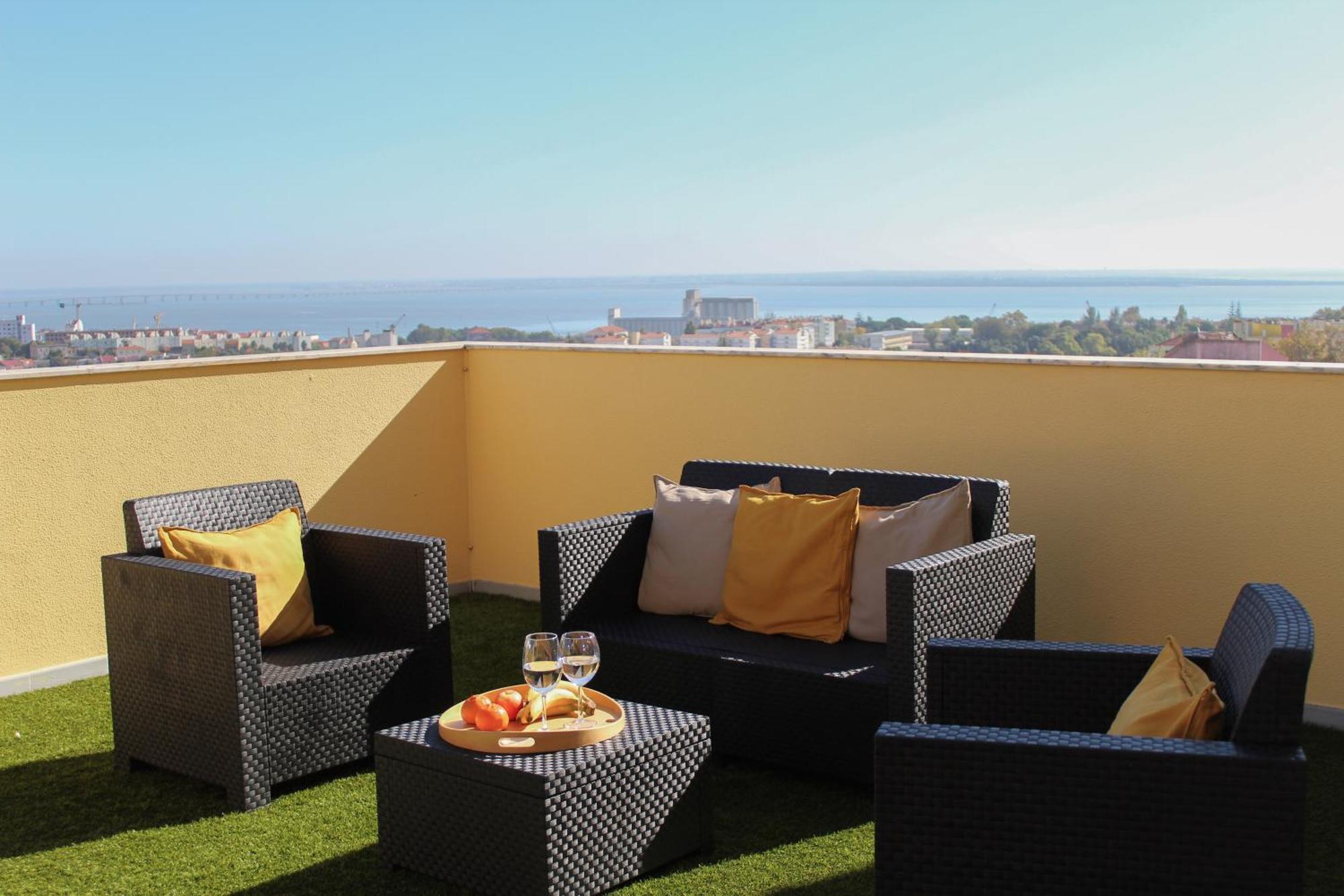 One Bedroom Apartment With Stunning River Views And Private Rooftop! Lisbon Luaran gambar